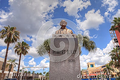 Controversial Robert E. Lee monument in downtown Fort Myers Editorial Stock Photo